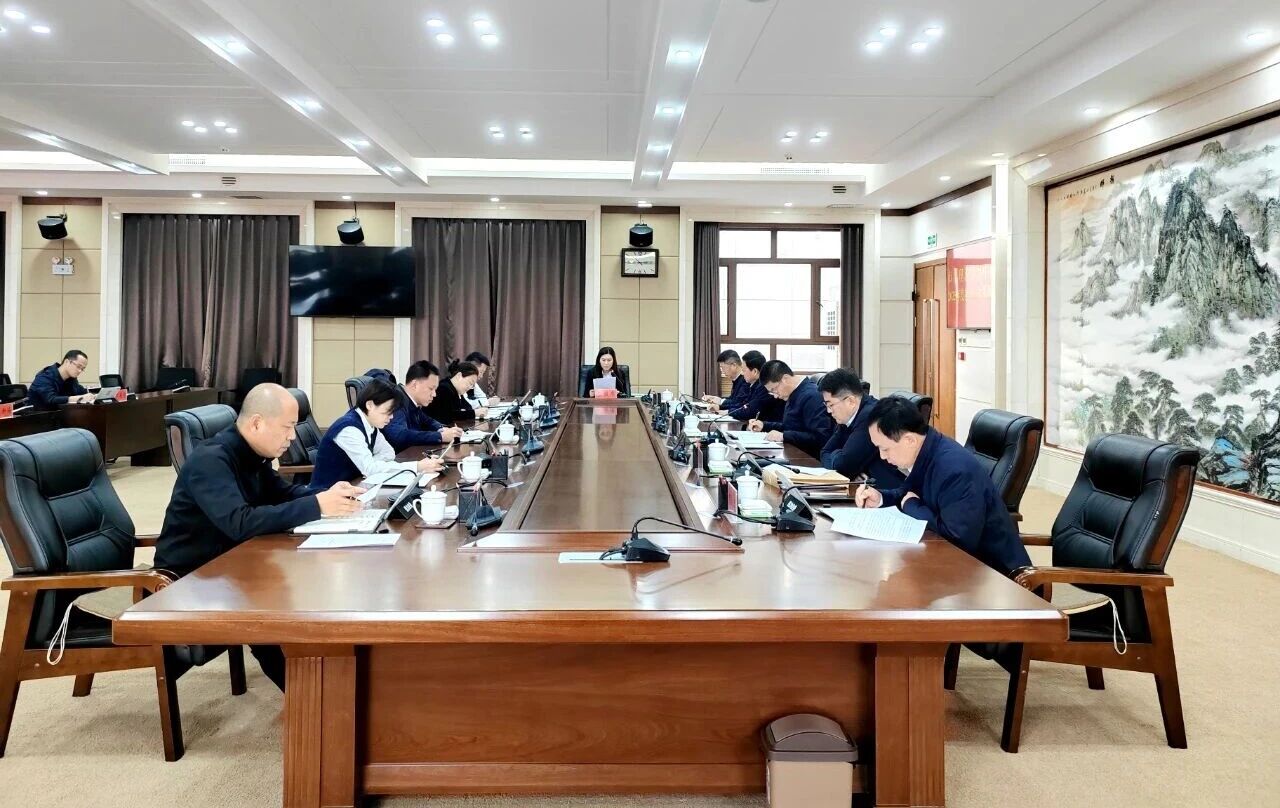 市委书记吕晓光主持召开市委理论学习中心组2025年度第十一次集体学习会议