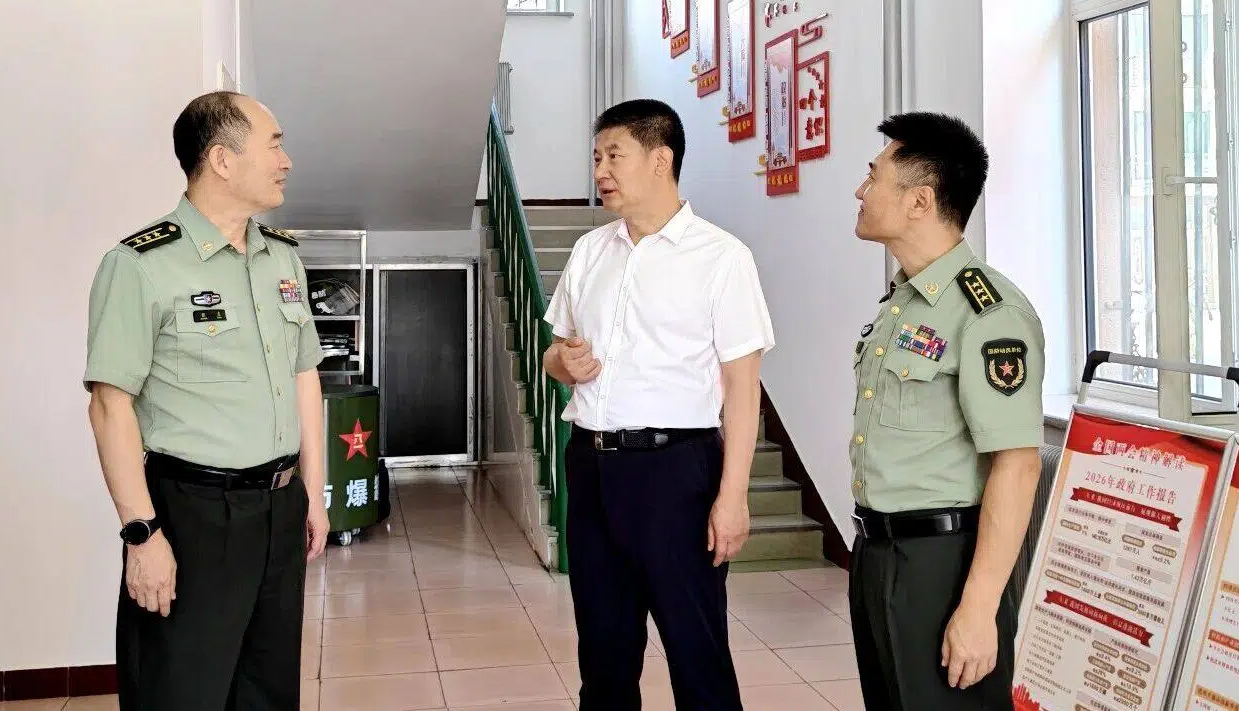 市委书记吕晓光开展“八一”走访慰问活动
