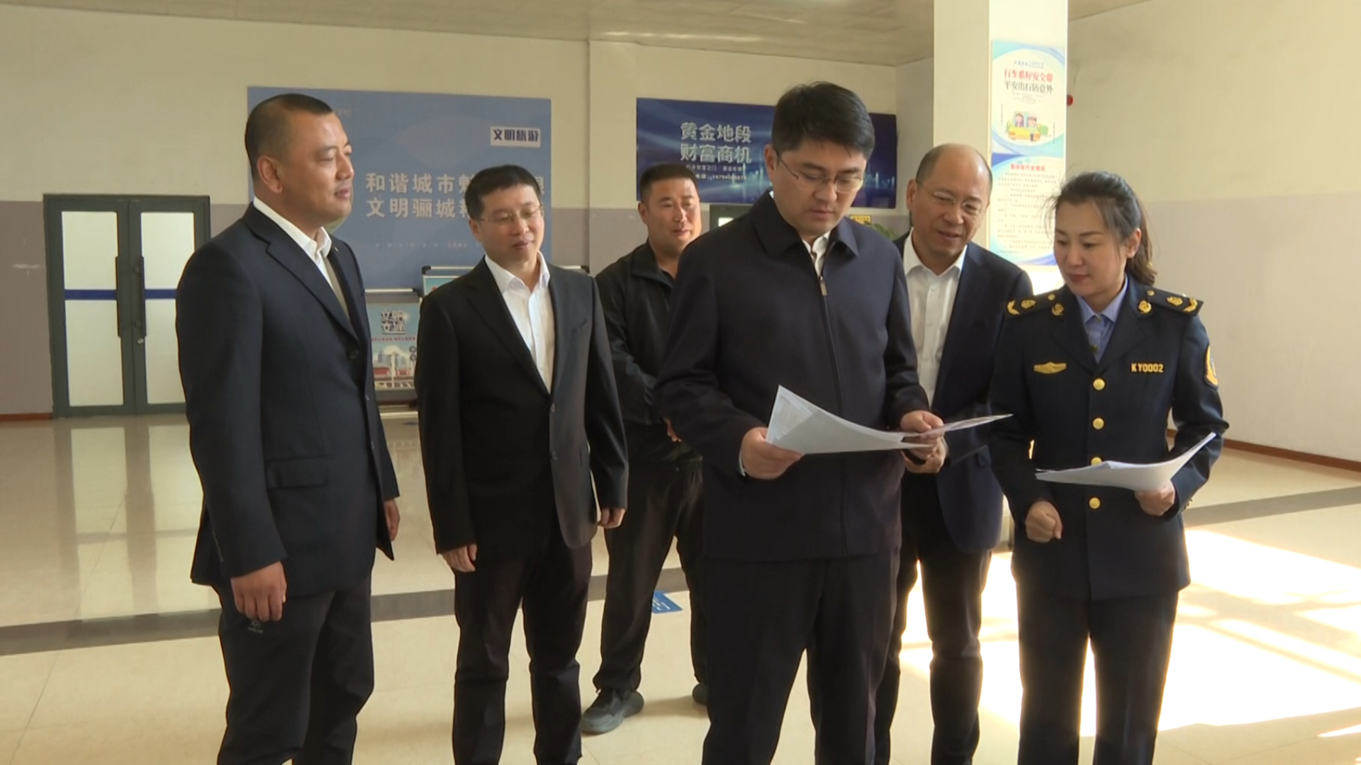 市委书记王浩就秋收生产、冬季供热、项目建设及安全生产等工作开展调研