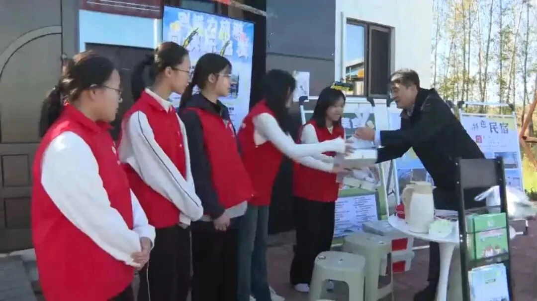 市委书记王浩调研道路交通安全及旅游服务保障工作并看望慰问一线工作人员